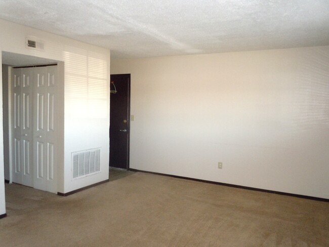 Building Photo - 1111 Arrowhead Dr