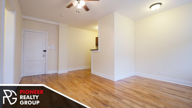 Foto del edificio - 818 W Diversey Pkwy