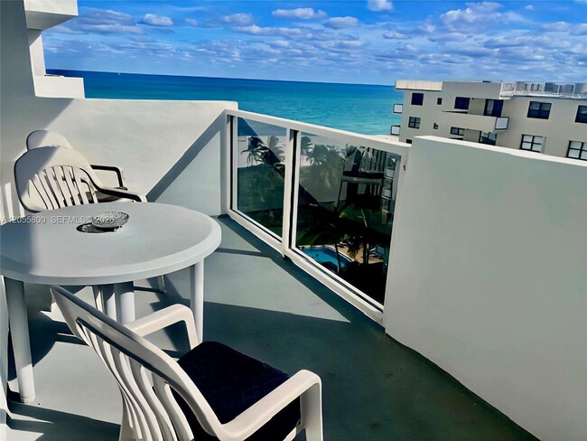 Photo - 100 Lincoln Rd (Miami Beach, FL) Apartment