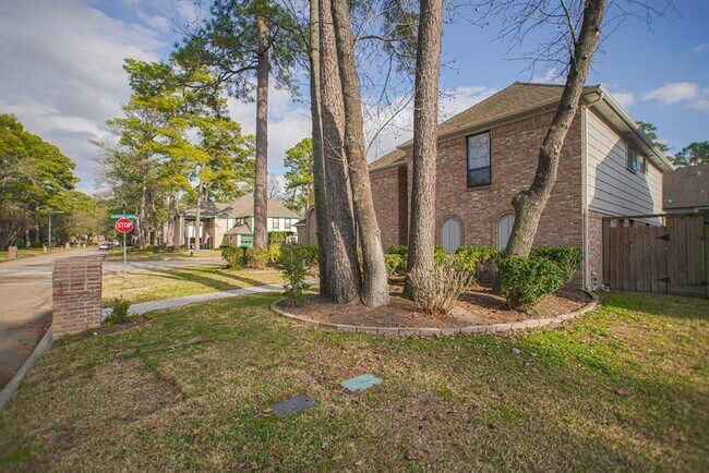 Building Photo - 6803 Fawncliff Dr