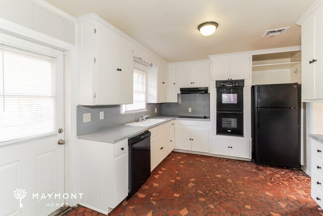 Building Photo - 3064 Guymar Rd