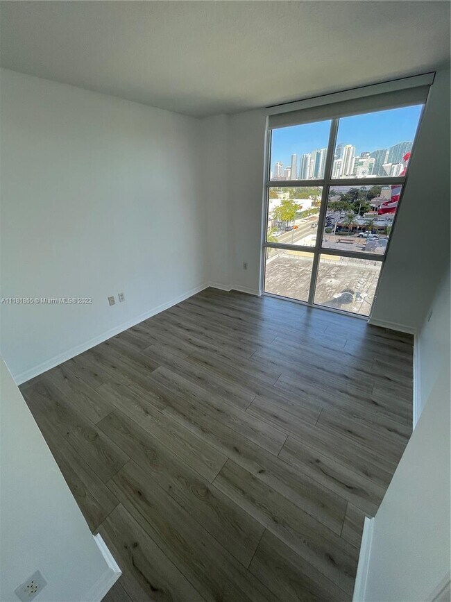 Foto del edificio - 900 SW 8th St