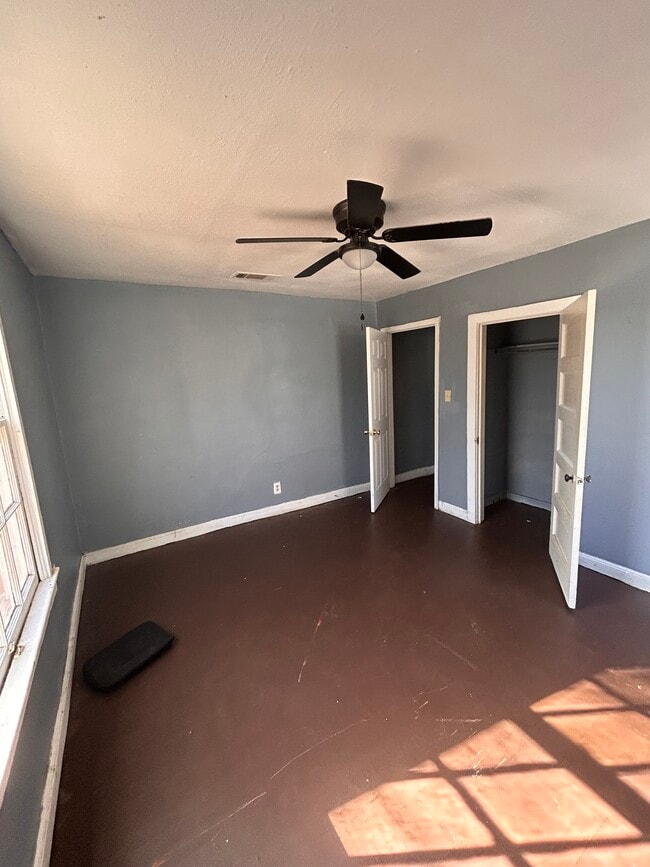 Building Photo - 2233 Queens Hwy