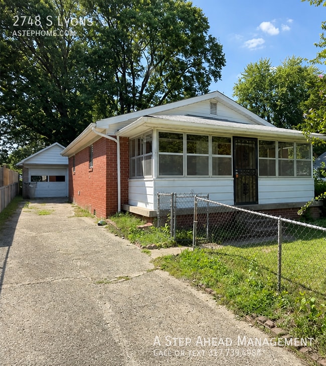 Building Photo - 2748 S Lyons Ave
