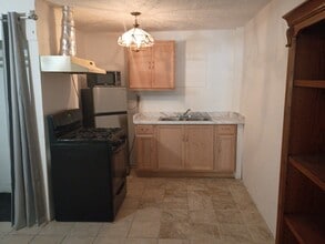 Building Photo - 700 Jewett St