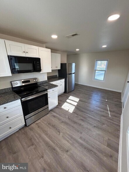 Building Photo - 34565 Main St