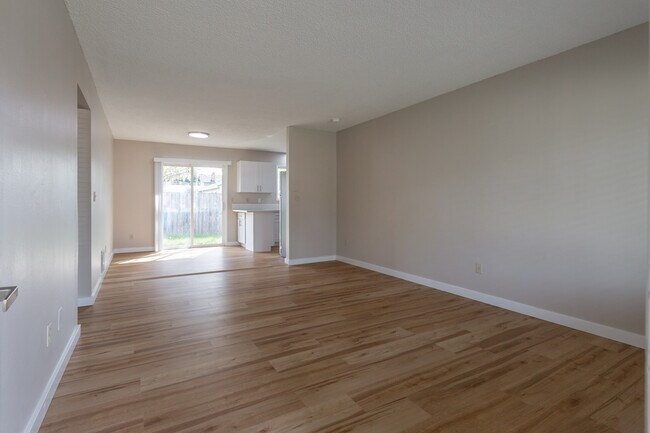 Foto del edificio - 110 SW Fleishauer Ln