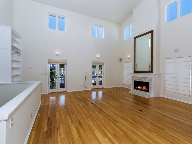 Living Room with 2~storyceilings - 15 Clubhouse Ave