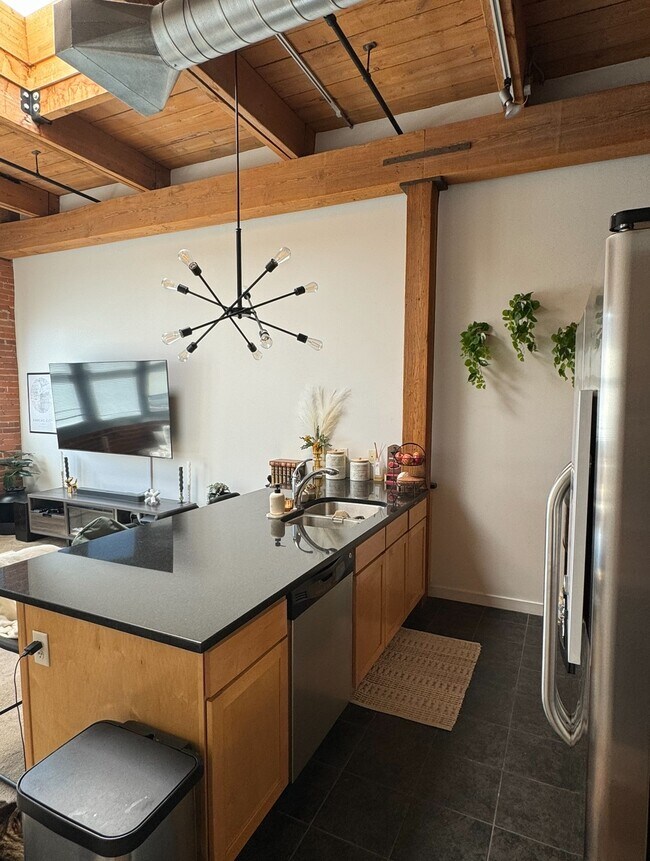 Foto del edificio - 408 W 8th St