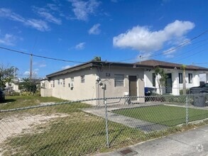 Building Photo - 4015 SW 19th St