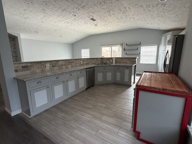 Foto del edificio - 306 Flora Vista Dr