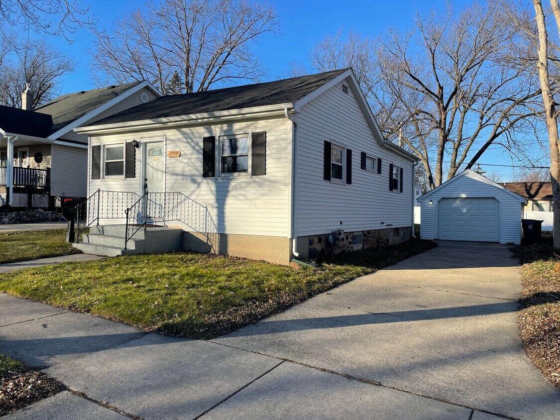 Primary Photo - 269 E Moore St