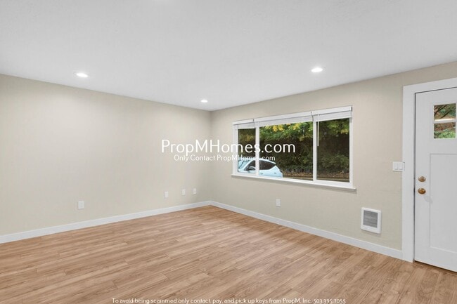 Building Photo - Updated Three Bedroom Duplex in the Heart ...