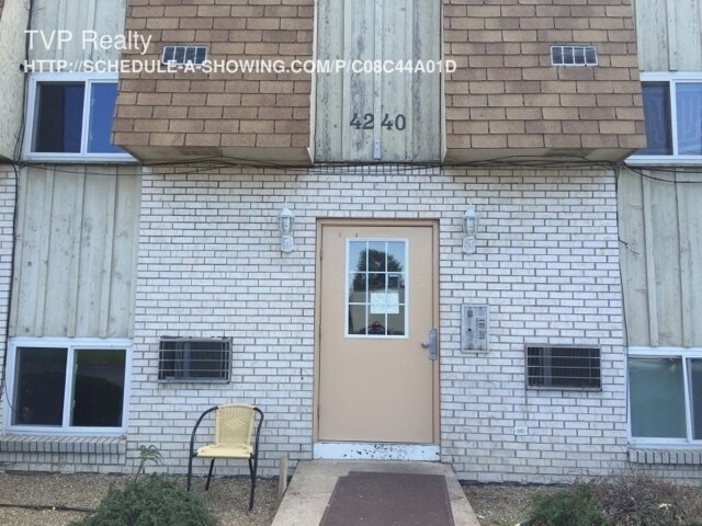 Primary Photo - 1 bedroom..Pay Electric Only!