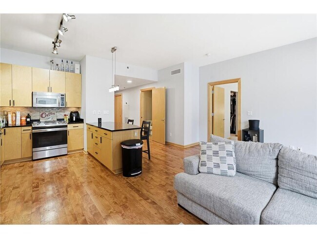 Foto del edificio - 215 10th Ave S