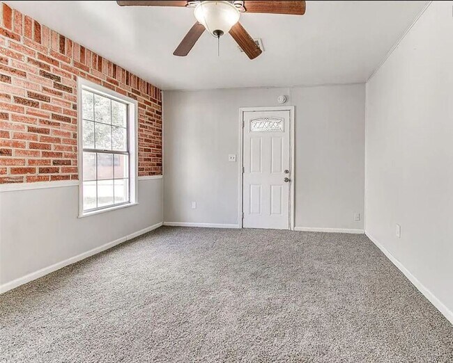 Foto del edificio - Charming & Refreshed 4 Bed / 1 Bath Home in Midwest City – $1,450/mo