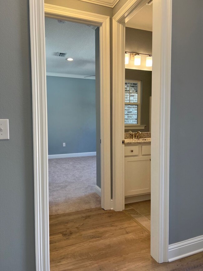 Building Photo - 203 Laurel Oaks