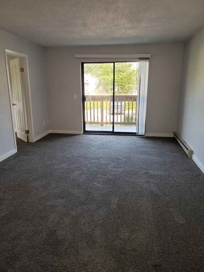 Building Photo - 4724 Uplands Dr