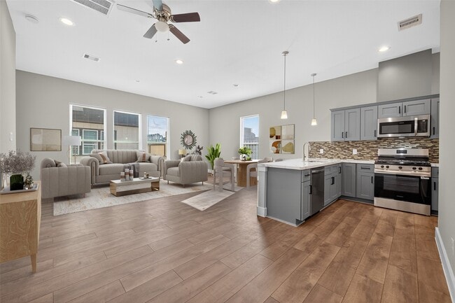 Building Photo - 2109 Marnel Rd