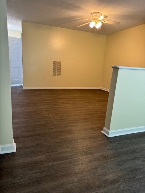 sala de estar - 209 E Wilson St