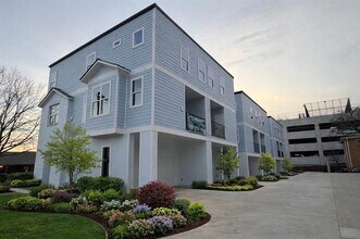 Building Photo - 401 Bryan St