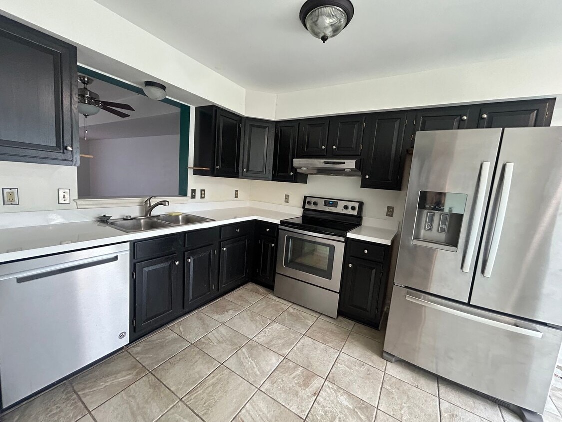 Primary Photo - Townhome For Rent in Lancaster