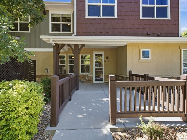 Foto del edificio - Gorgeous 3-Story Townhome in Excellent Fort Collins Location!