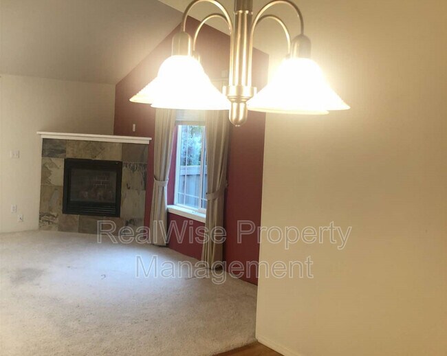Building Photo - 305 Meadow View Dr