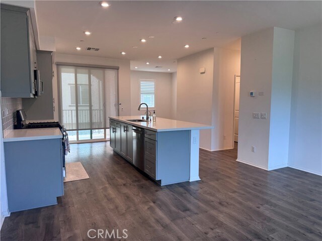 Foto del edificio - 8141 Garden Park St