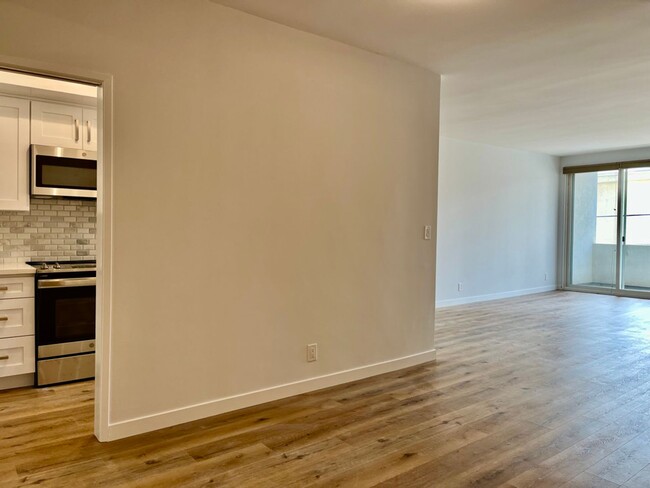 Foto del edificio - Recently Remodeled Spacious 1Bed/1Bath wit...