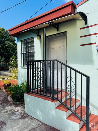 Building Photo - 1810 SW 24th Ter