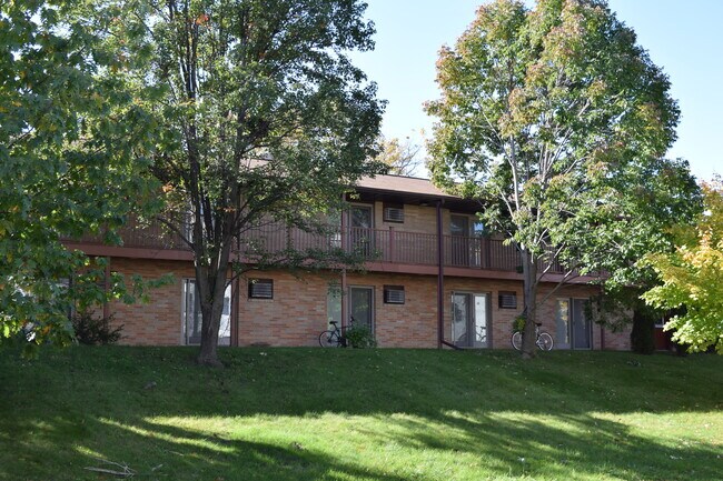 Building Photo - 1001 Oakcrest St