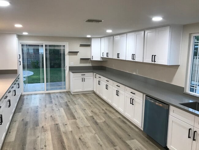 Building Photo - 2819 Gus Ct