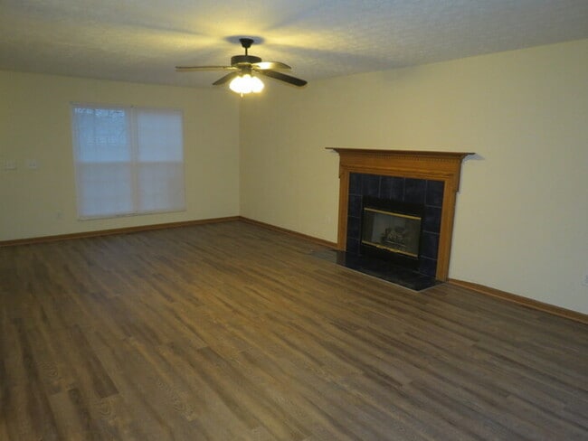 Building Photo - 4012 Cailin Dr