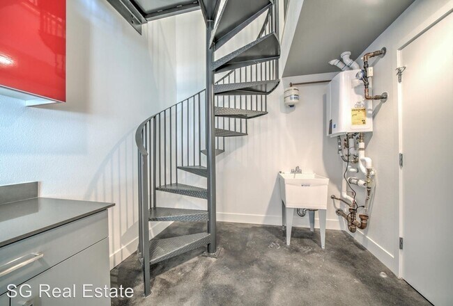 Building Photo - 2013 Second St