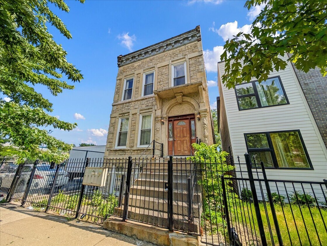 Primary Photo - 2915 W Jackson Blvd