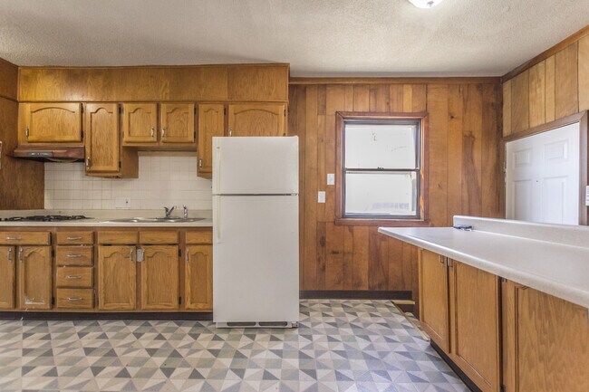 Foto del edificio - Adorable 2 Bedroom 1 Bath - 2 Stall Detach...