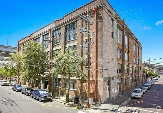 Building Photo - 1111 S Peters St