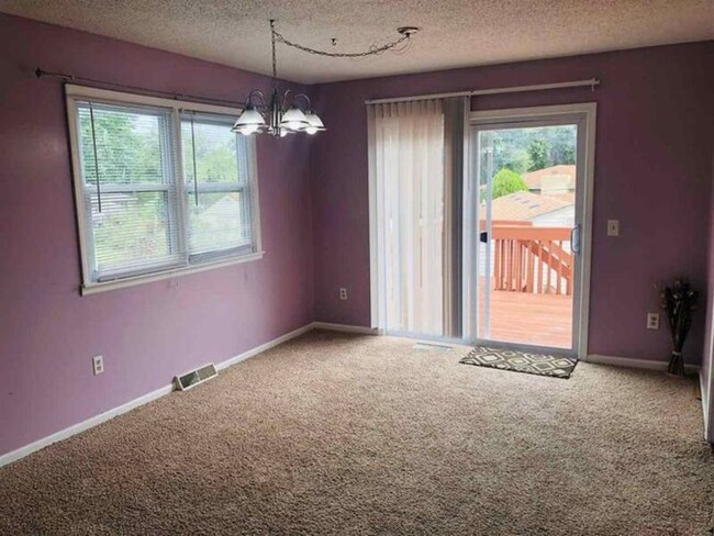 Foto del edificio - 1300 Frontier Ln