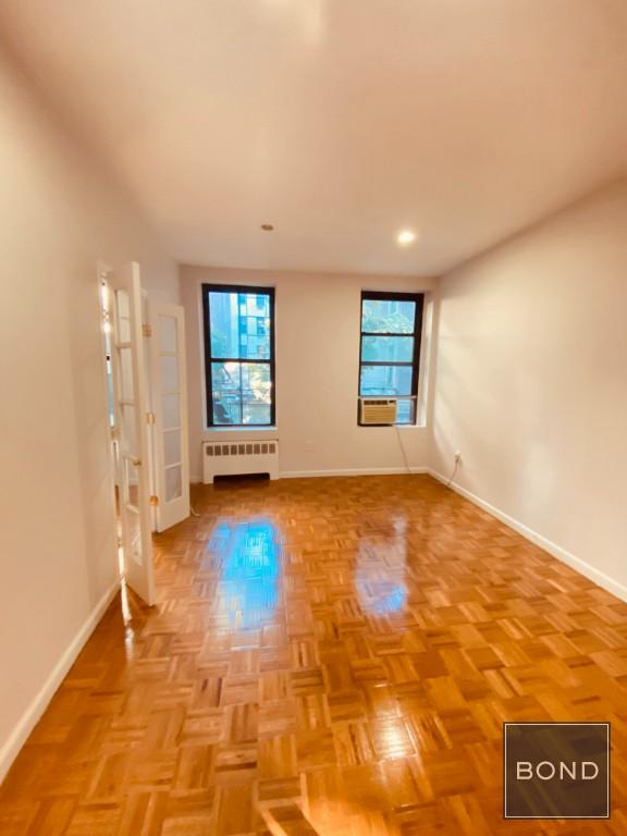Primary Photo - 405 W 44th St