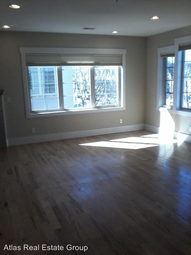 Building Photo - 942 S Pearl St