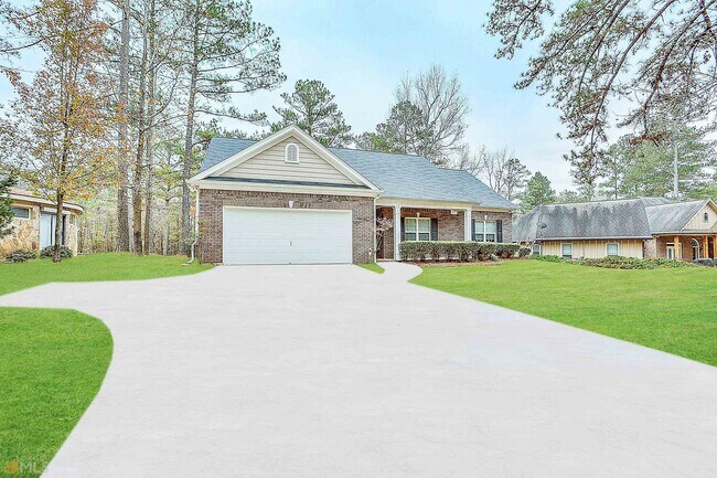 Building Photo - 4233 Essex Dr