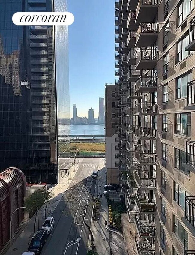 Building Photo - 322 E 39th St