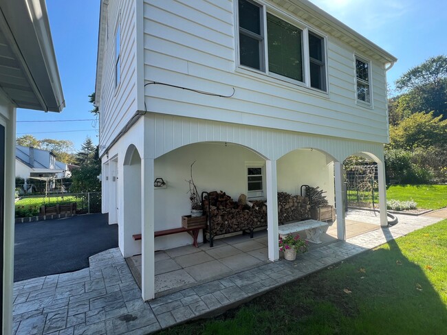 Building Photo - 25 Harriman Ave