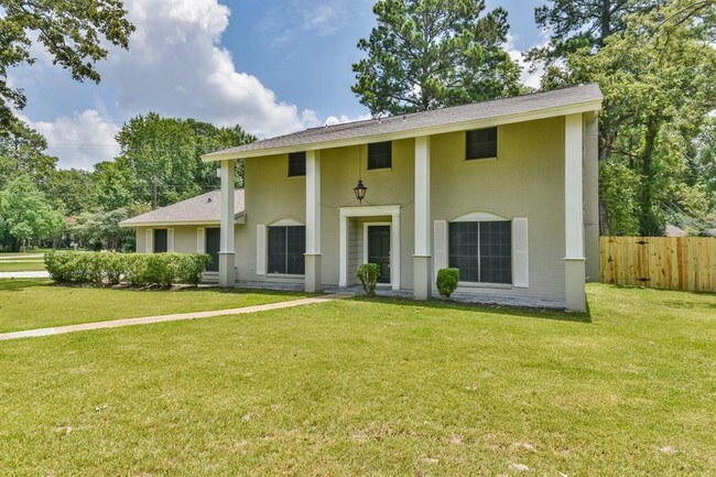 Building Photo - 1102 Southern Hills Rd