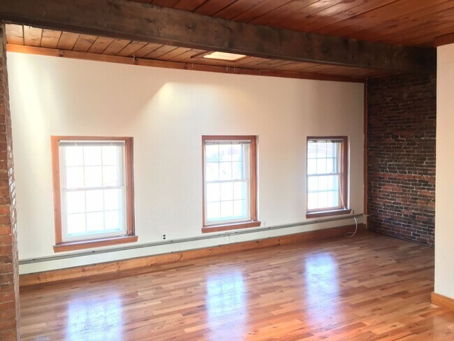 Foto del edificio - Large studio loft with laundry in unit