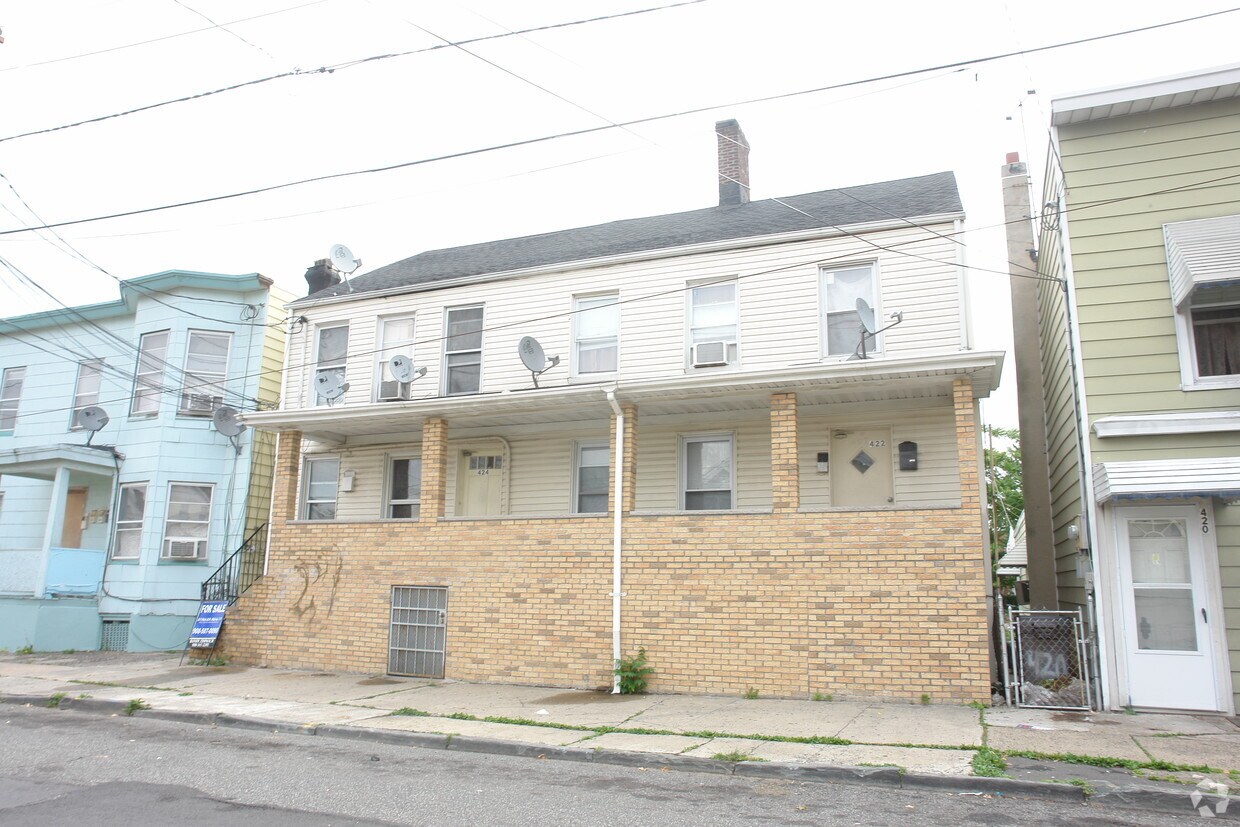 Building Photo - 422-424 Mechanic St