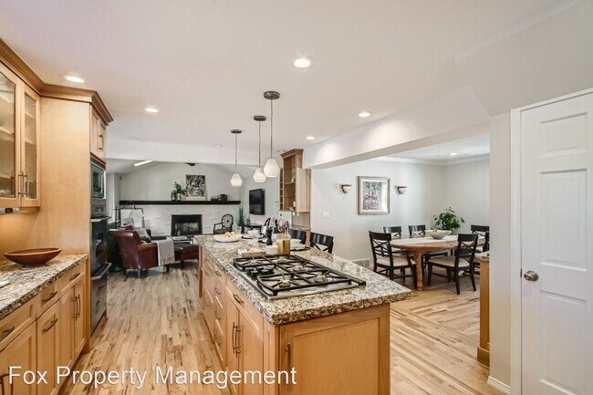 Building Photo - 5 br, 3.5 bath House - 1740 Bear Mountain ...
