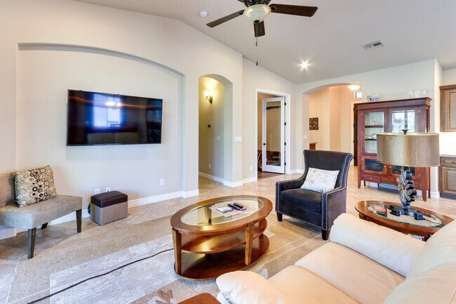 Building Photo - 2514 N Snead Dr