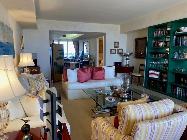 Foto del edificio - 785 Crandon Blvd